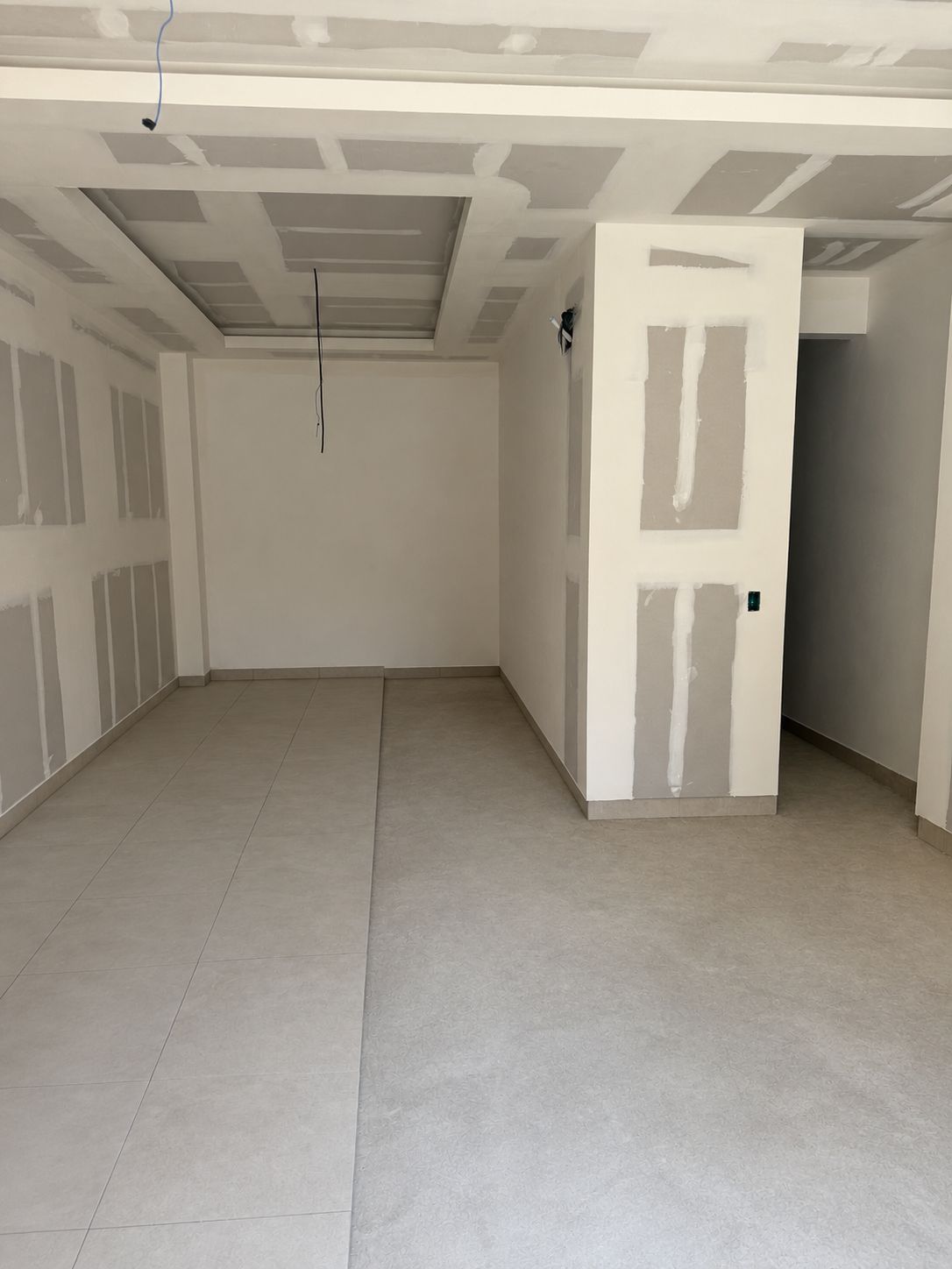 Casa Hidalgo — fachada y llegada sobre calle empedrada
